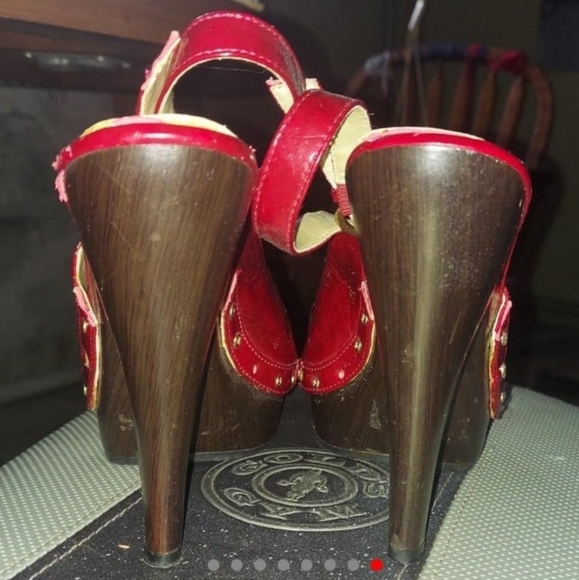 Qupid red leather like strap open toe high heels with faux wood accent - Picture 7 of 7